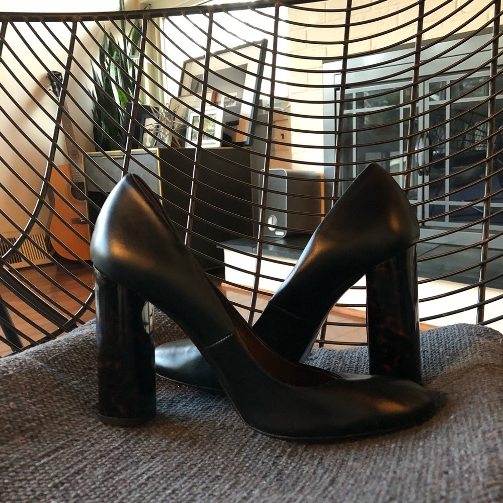 Chunky tortoise heel /black leather shoes (7.5-8)